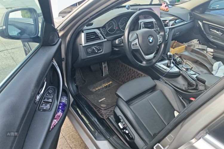 BMW 3 Series 2019 car image #18