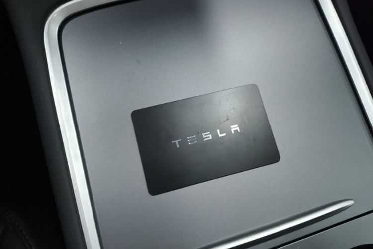 Tesla Model Y 2021 immagine di auto #9