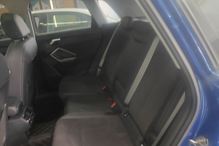 Audi Q3 2021 car image #17