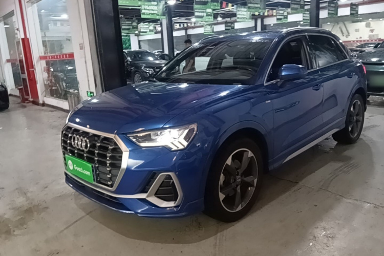 Audi Q3 2021 car image #2