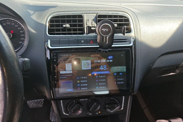 Volkswagen Polo 2017 car image #20