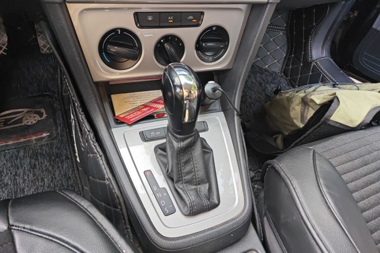 Volkswagen Lavida 2015 car image #16