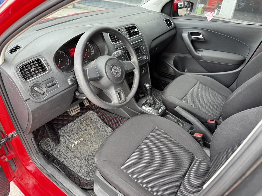 Volkswagen Polo 2012 car image #8