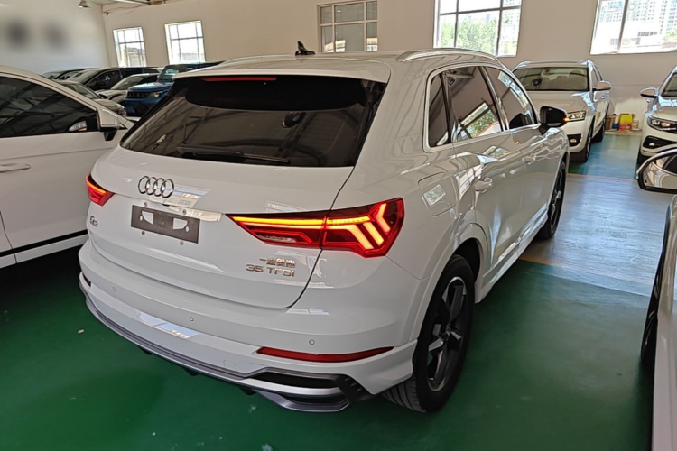 Audi Q3 2020 car image #7
