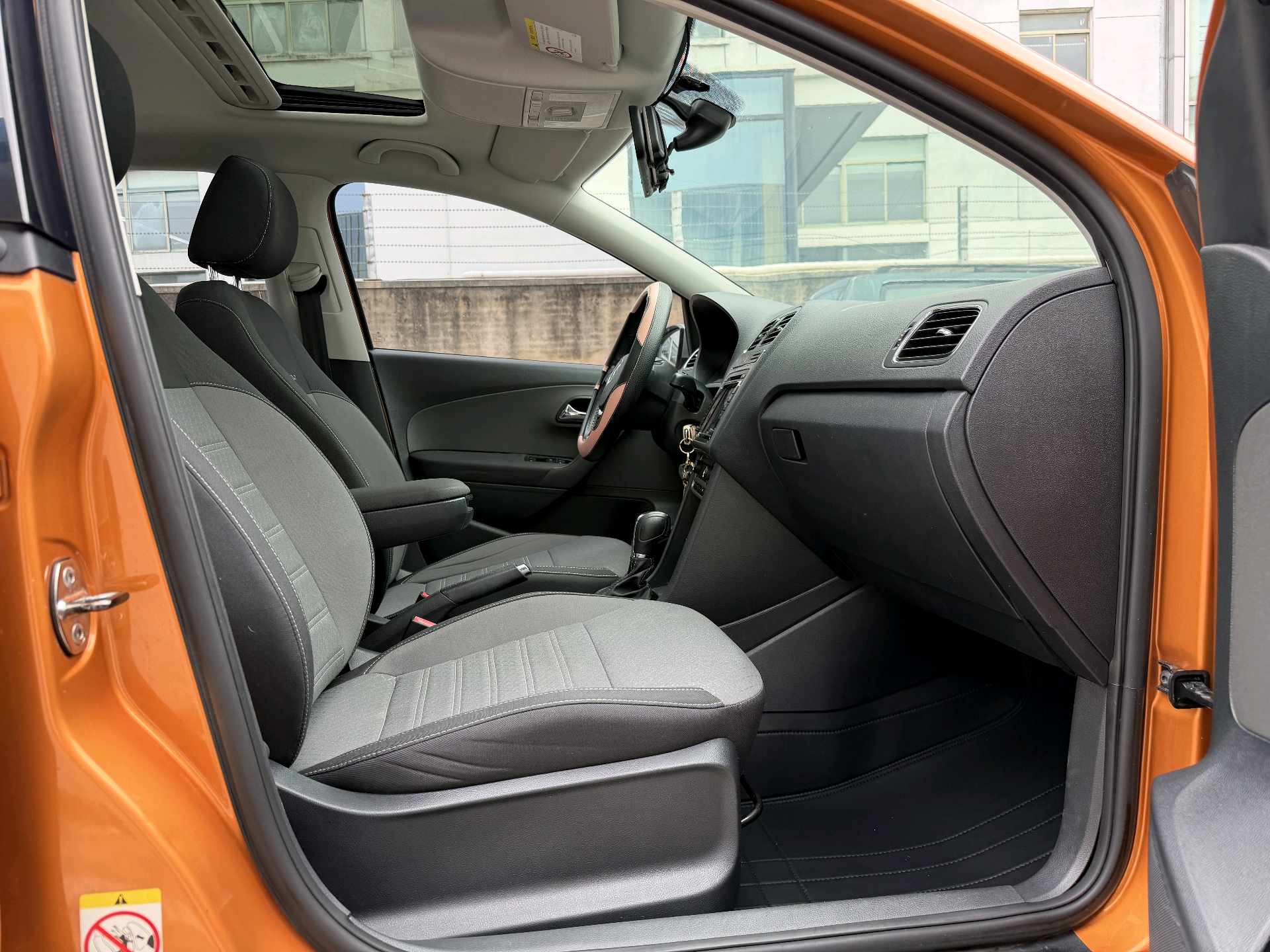 Volkswagen Polo 2015 изображение автомобиля #12