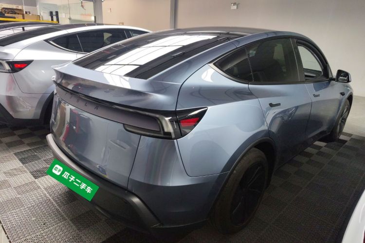 Tesla Model Y 2025 #7 Tesla Model Y 2025 car image #7
