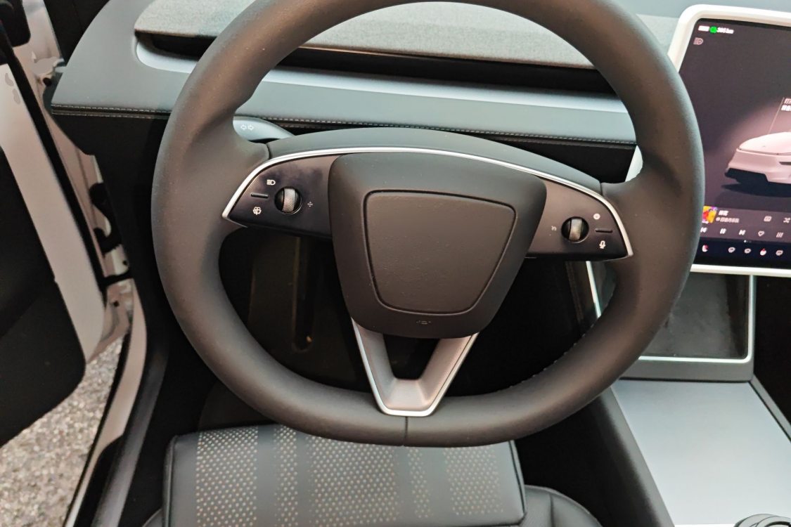 Tesla Model Y 2025 #24 Tesla Model Y 2025 car image #24