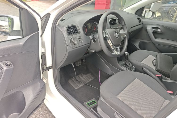 Volkswagen Polo 2016 car image #16
