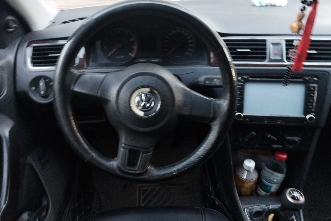 Volkswagen Santana 2015 car image #22