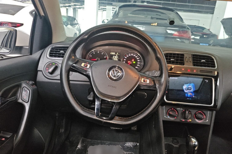 Volkswagen Polo 2019 car image #11