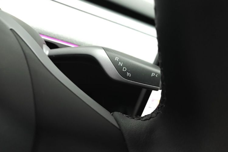 Tesla Model Y 2023 car image #14