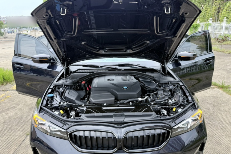 BMW 3 Series 2026 car image #16
