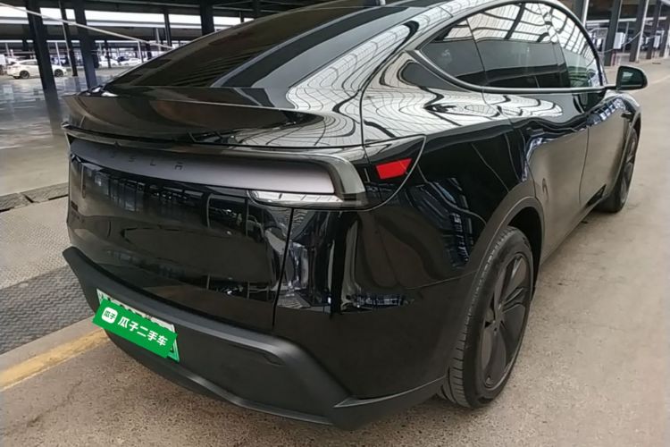 Tesla Model Y 2026 #7 Tesla Model Y 2026 immagine di auto #7