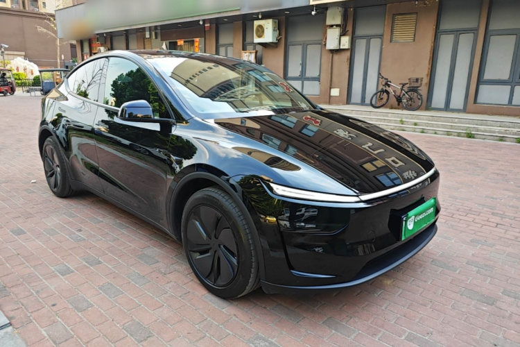 Tesla Model Y 2026 #4 Tesla Model Y 2026 car image #4