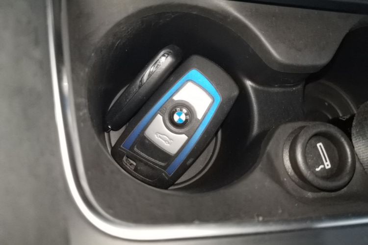 BMW 3 Series 2018 #9 BMW 3 Series 2018 car image #9