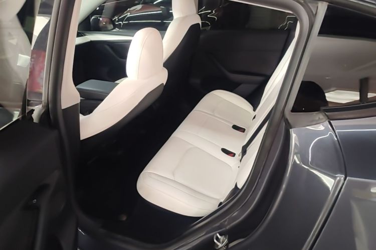 Tesla Model Y 2022 immagine di auto #17