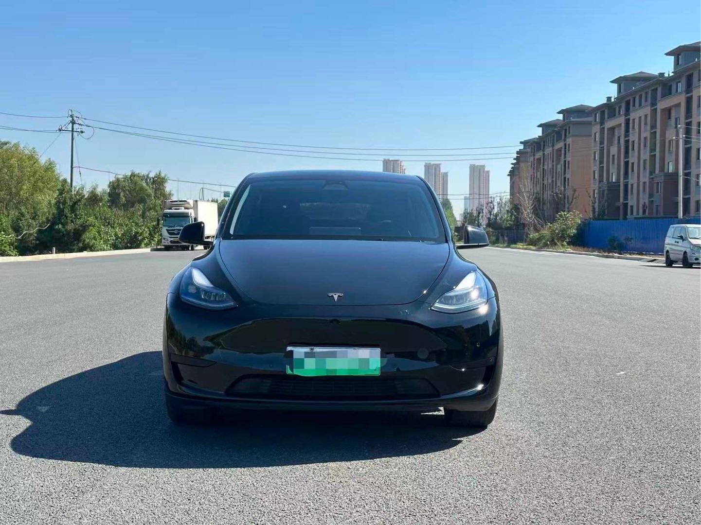 Tesla Model Y 2023 صورة سيارة #4