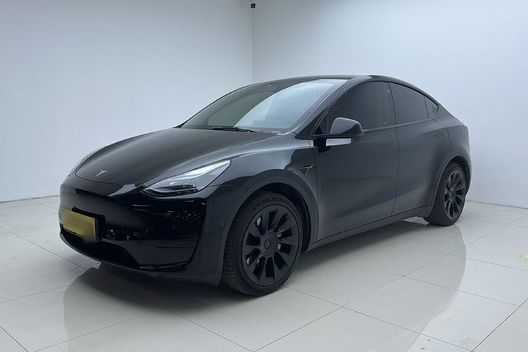 Tesla Model Y 2022 car image #2
