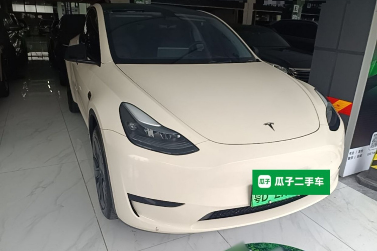 Tesla Model Y 2023 #4 Tesla Model Y 2023 car image #4