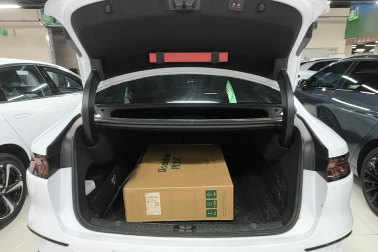 BYD Han 2023 image de voiture #19