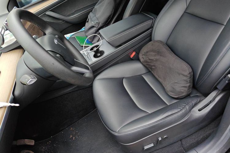 Tesla Model Y 2022 immagine di auto #19