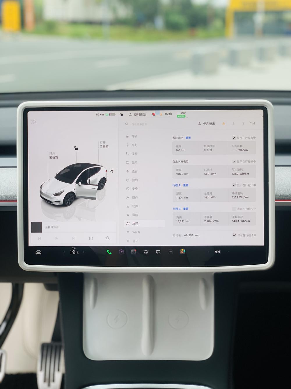 Tesla Model Y 2024 #16 Tesla Model Y 2024 car image #16