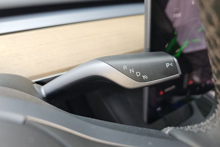 Tesla Model Y 2022 car image #14
