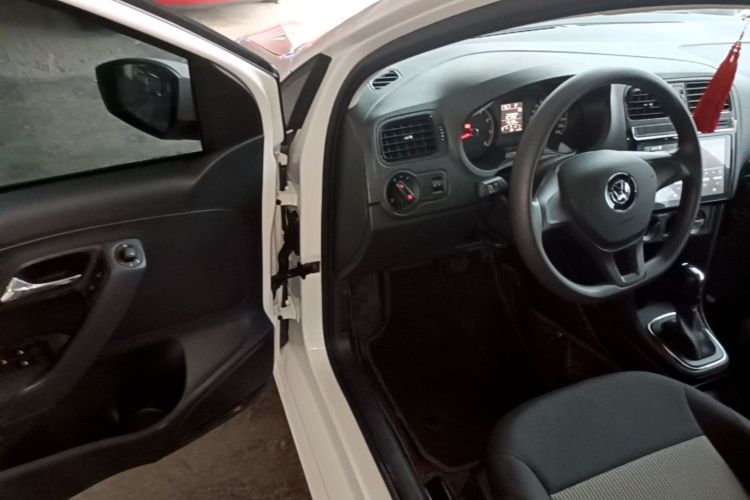 Volkswagen Polo 2018 car image #16