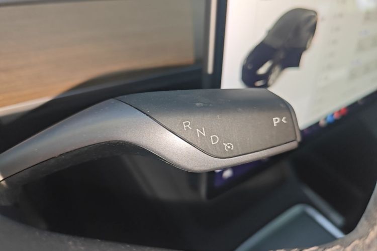 Tesla Model Y 2021 #18 Tesla Model Y 2021 car image #18