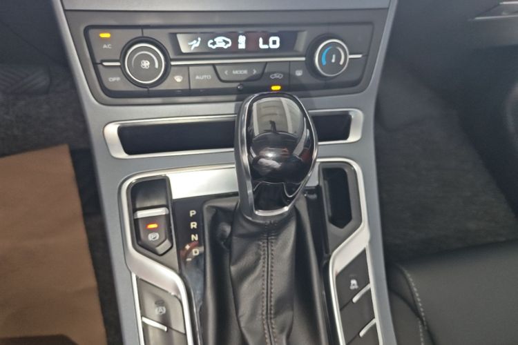 GEELY Emgrand 2020 #14 GEELY Emgrand 2020 car image #14