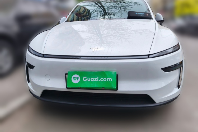 Tesla Model Y 2025 #3 Tesla Model Y 2025 car image #3