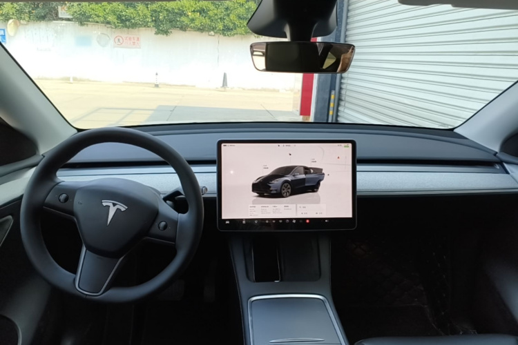 Tesla Model Y 2024 #10 Tesla Model Y 2024 صورة سيارة #10