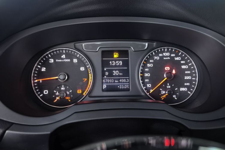 Audi Q3 2017 car image #12
