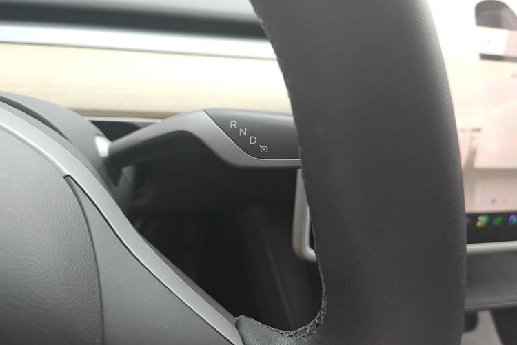 Tesla Model Y 2023 car image #14
