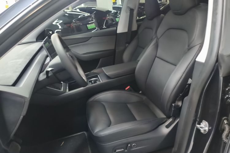 Tesla Model Y 2025 #15 Tesla Model Y 2025 car image #15