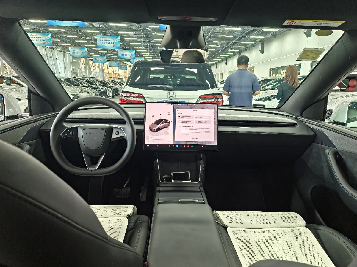 Tesla Model Y 2026 #7 Tesla Model Y 2026 car image #7