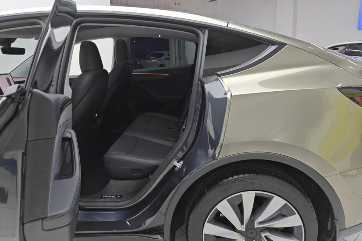 Tesla Model Y 2025 car image #10