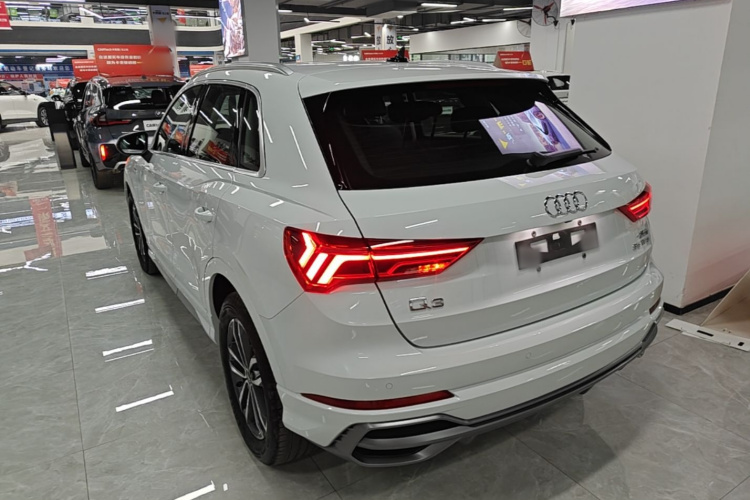 Audi Q3 2021 car image #5
