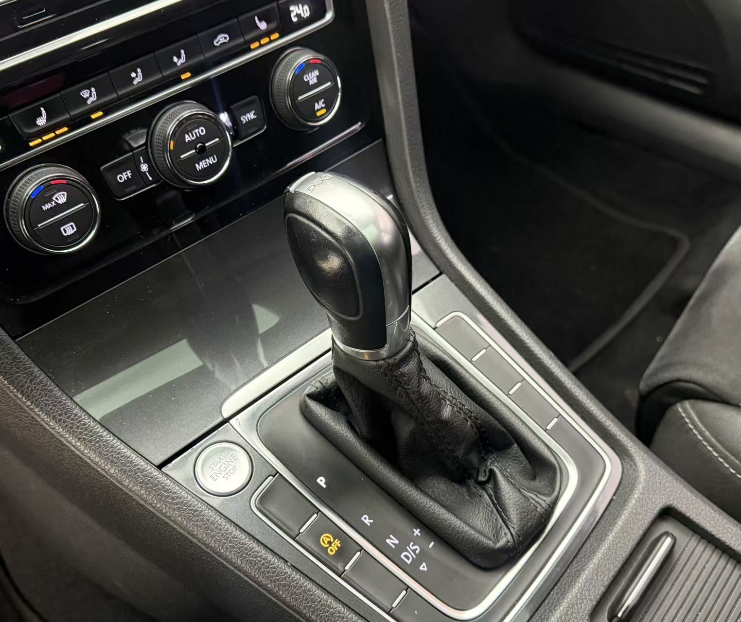 Volkswagen Golf 2018 car image #4