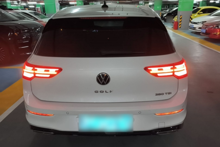 Volkswagen Golf 2022 car image #6