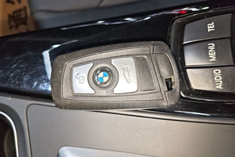 BMW 3 Series 2017 #14 BMW 3 Series 2017 car image #14