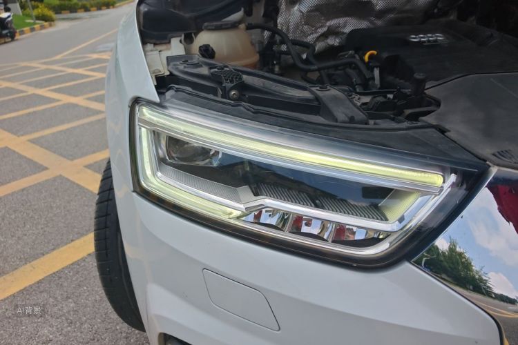Audi Q3 2019 car image #8