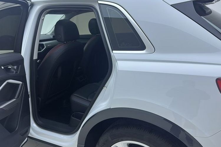 Audi Q3 2021 image de voiture #17