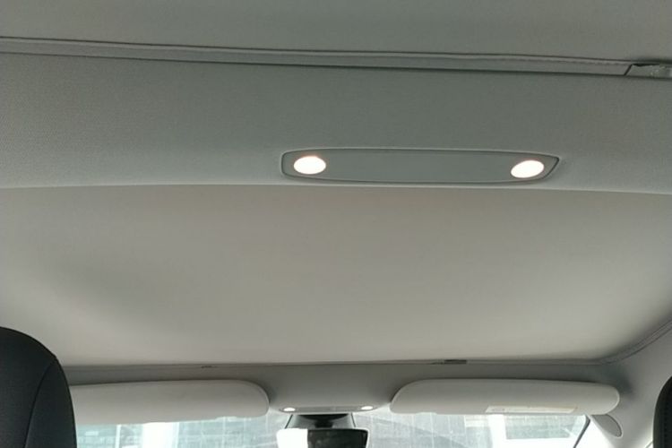 Tesla Model 3 2023 car image #18
