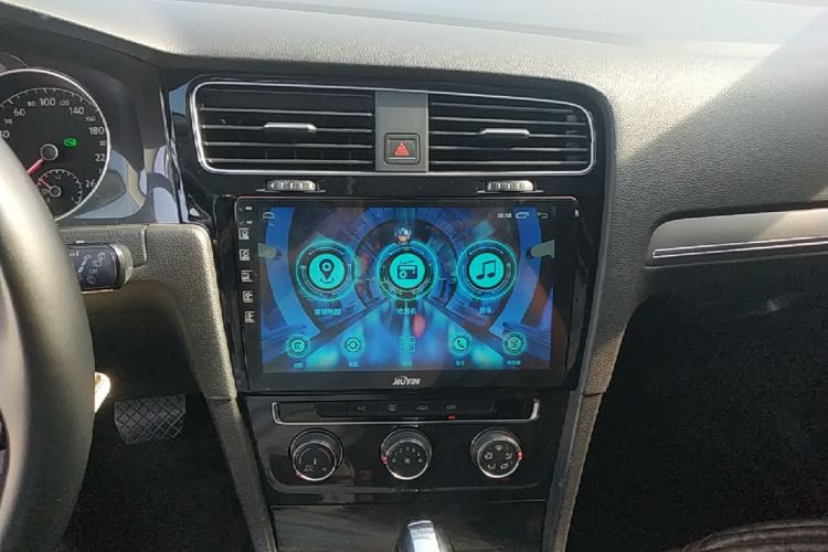 Volkswagen Golf 2019 car image #17