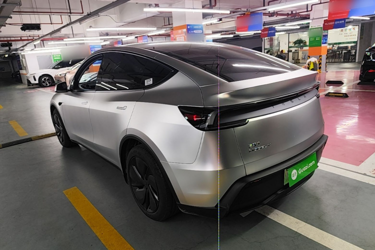 Tesla Model Y 2025 car image #5
