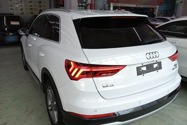 Audi Q3 2020 car image #7