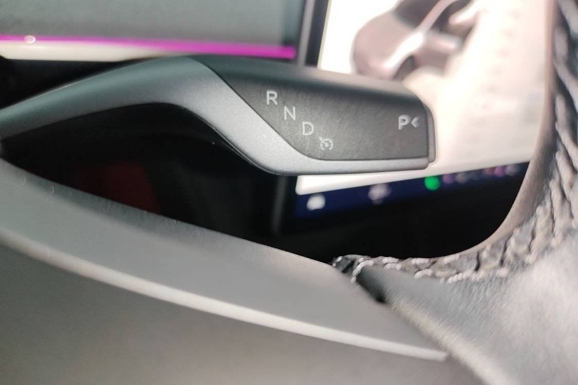 Tesla Model Y 2023 car image #12