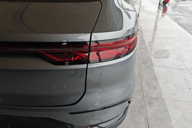 BYD Han 2023 car image #8