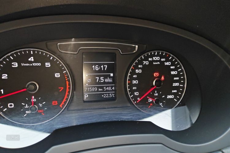 Audi Q3 2018 car image #14